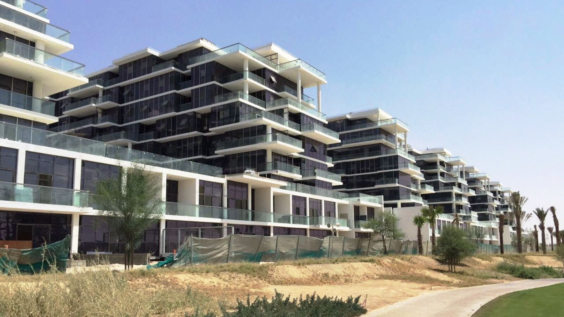 GOLF CONDOMINIUMS & TOWNHOUSES de Damac Properties à DAMAC Hills, Dubai, EAU