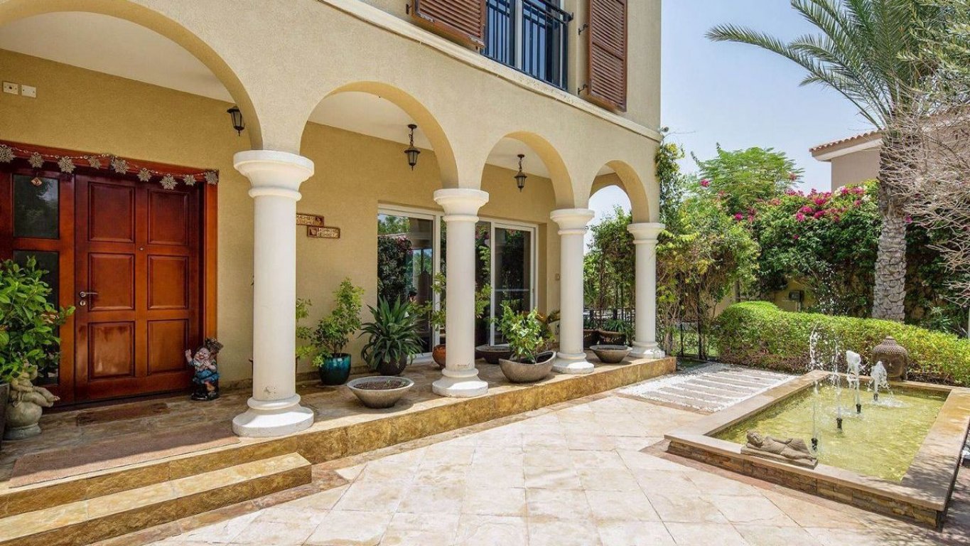 Villa in vendita a Dubai, EAU, 5 camere da letto, 453 mq, №. 25113 – foto 1