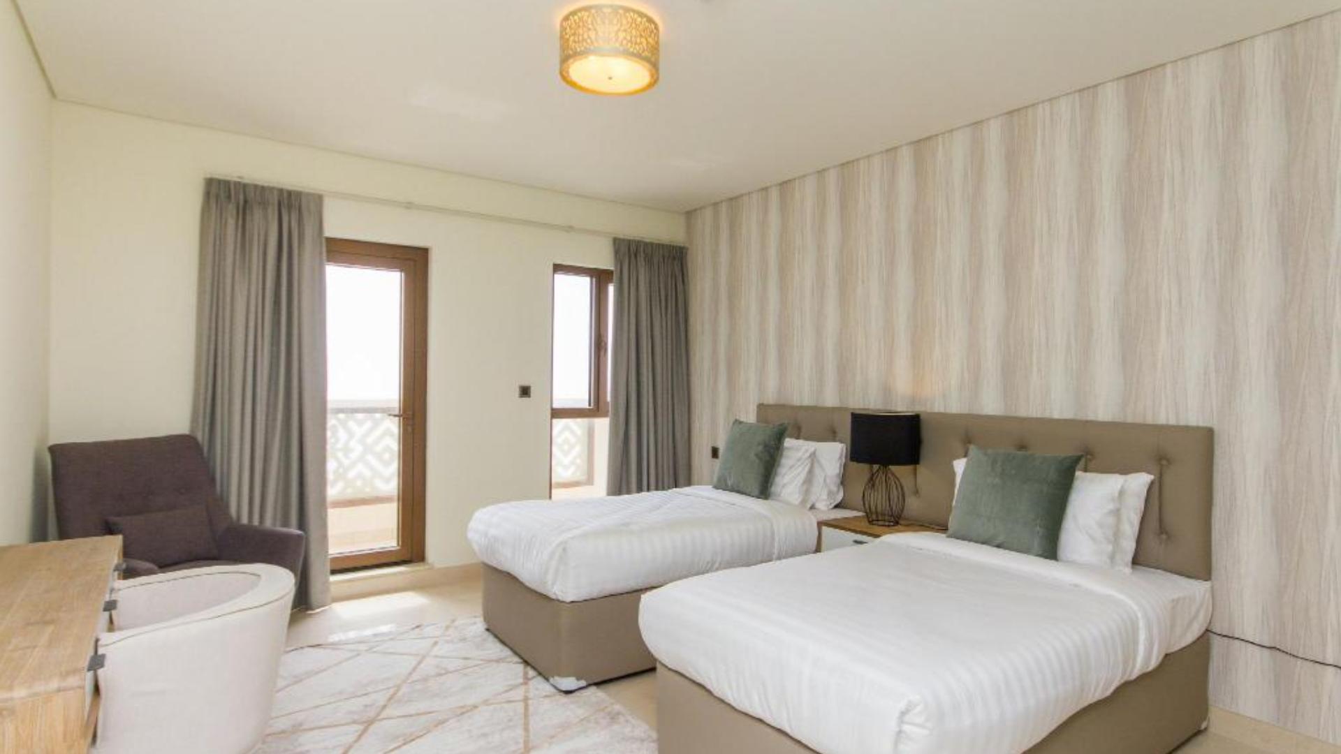 Купить виллу в Palm Jumeirah, Dubai, ОАЭ 4 спальни, 1581м2 № 26815 - фото 2