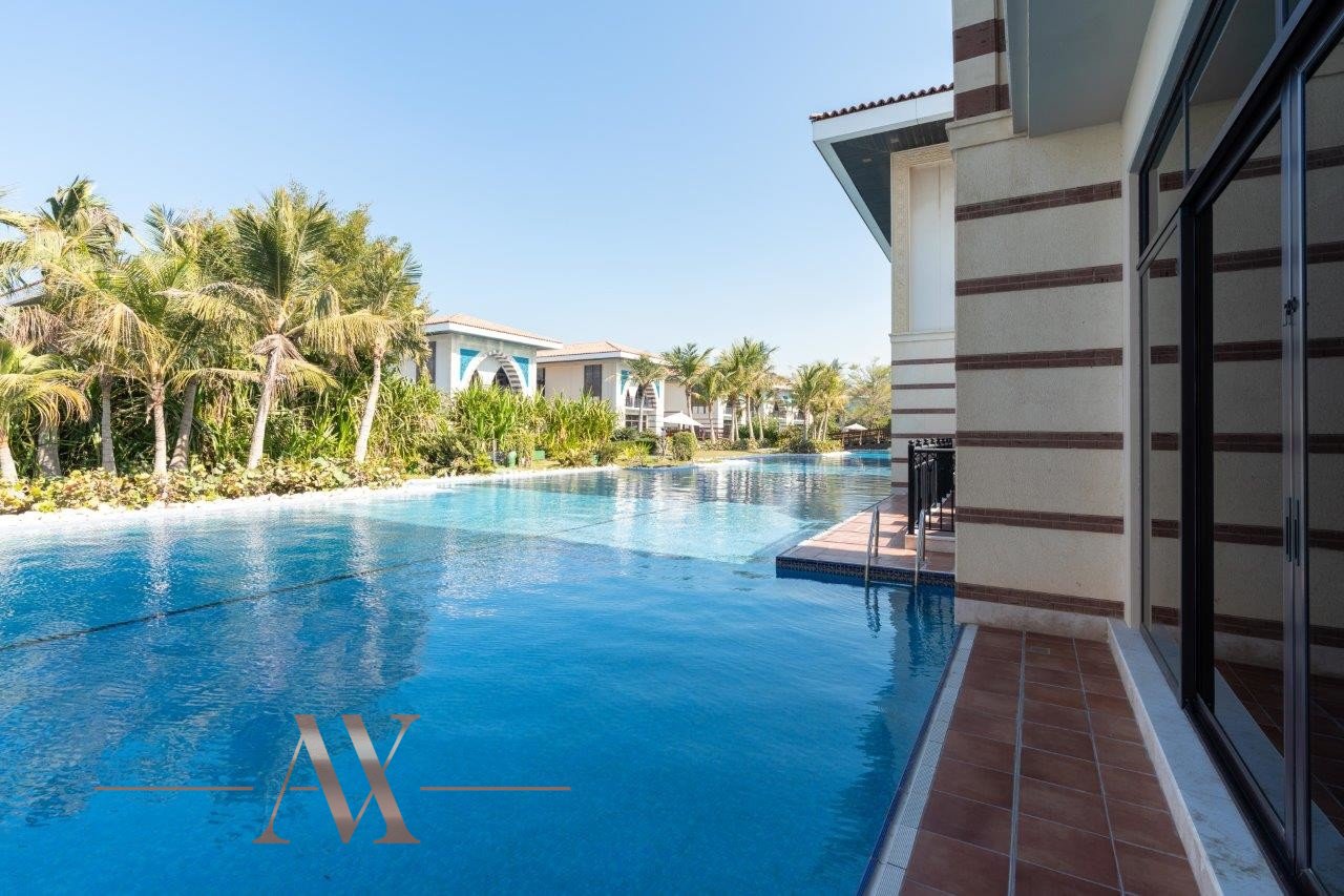 Villa in Palm Jumeirah, Dubai, UAE, 5 bedrooms, 649.6 sq.m. No. 25038 - 1