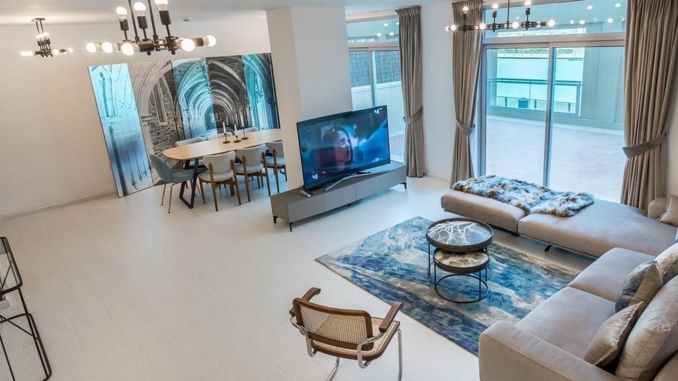 Villa in Downtown Dubai, Dubai, UAE, 5 bedrooms, 421 sq.m. No. 25136 - 1