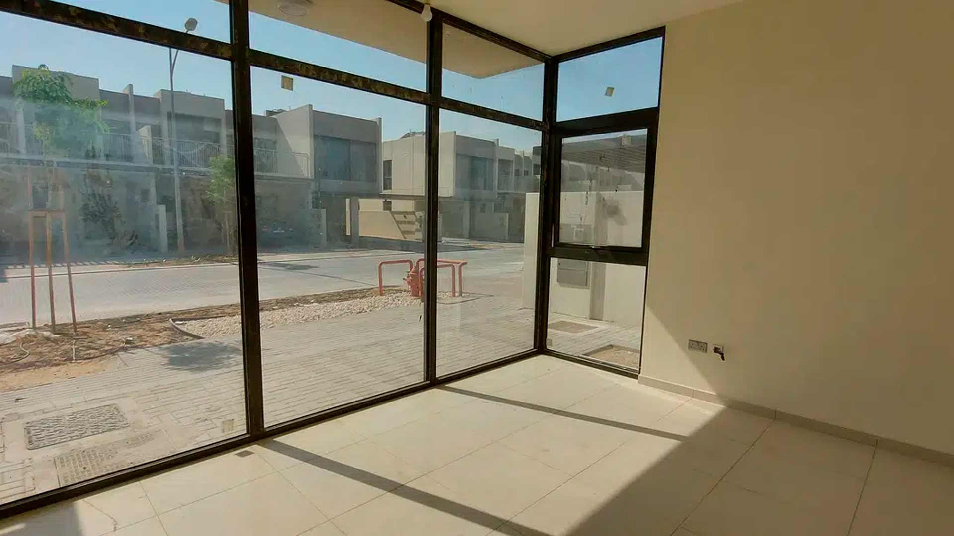 Villa for sale in DAMAC Hills, Dubai, UAE 3 bedrooms, 174 sq.m. No. 25859 - photo 1