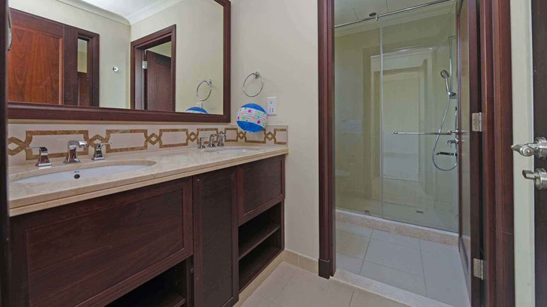 Villa in Jumeirah, Dubai, UAE, 4 bedrooms, 400 sq.m. No. 26290 - 2
