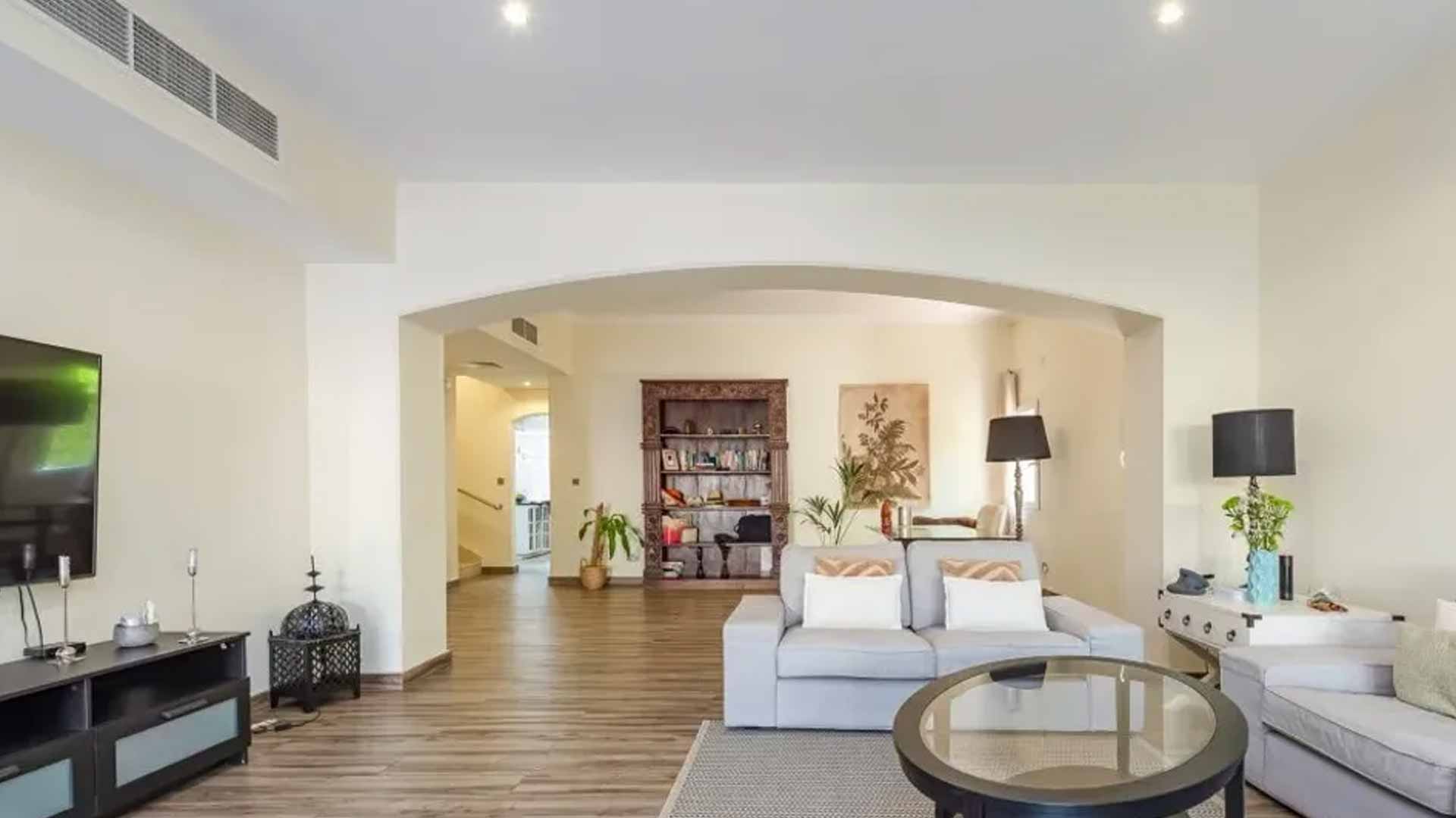 Villa in Meadows, Dubai, UAE, 4 bedrooms, 380 sq.m. No. 26334 - 1