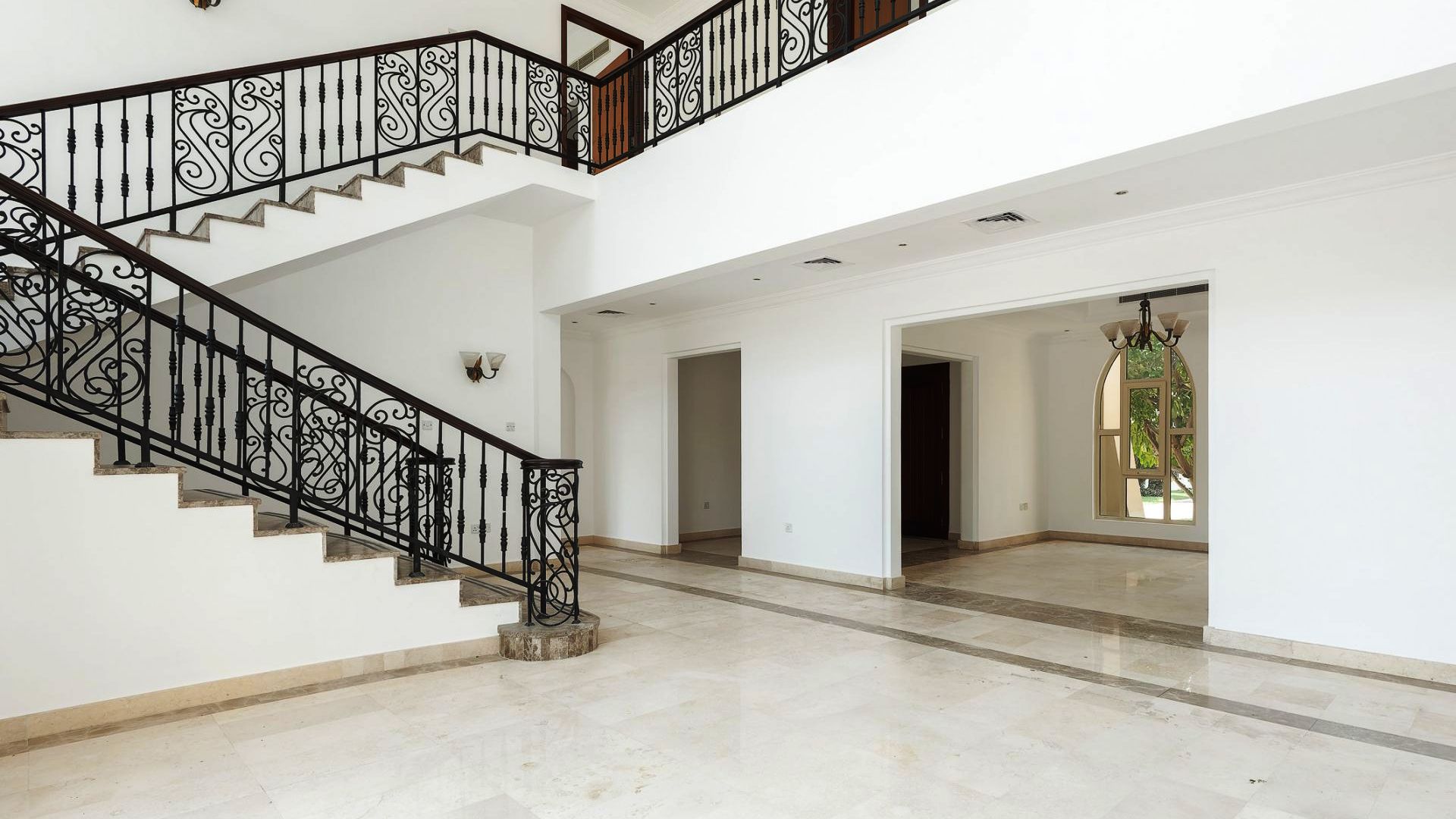 Villa in Jumeirah Islands, Dubai, UAE, 5 bedrooms, 604 sq.m. No. 26599 - 1